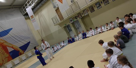 Powiększ grafikę: uczymy-sie-judo-od-najlepszych-judo-11627.jpg