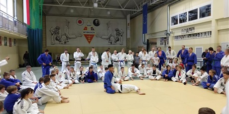 Powiększ grafikę: uczymy-sie-judo-od-najlepszych-judo-11630.jpg