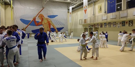 Powiększ grafikę: uczymy-sie-judo-od-najlepszych-judo-11636.jpg